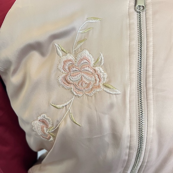 Honey Punch reservable satin bomber jacket. Embroidered/quilted medium - Picture 5 of 16